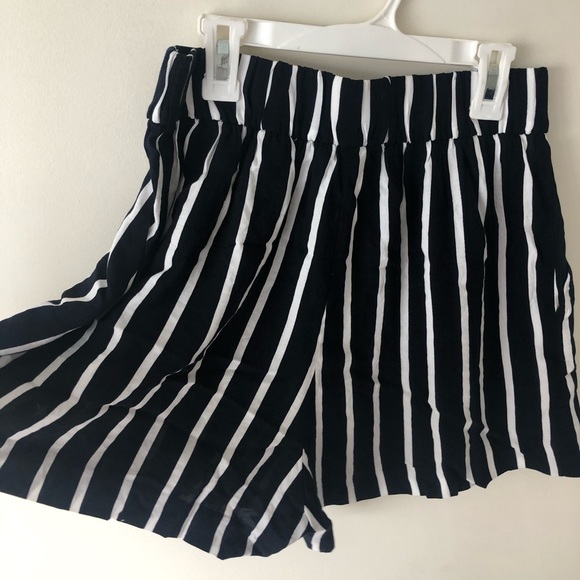 Blue and white striped shorts - Picture 2 of 5